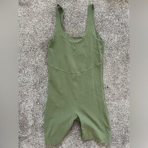 TNA aritzia activewear